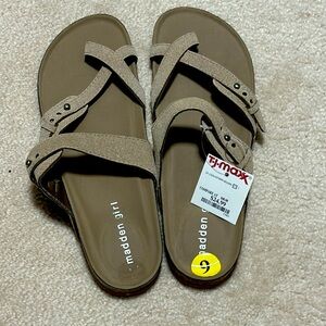 MADDEN GIRL Womens Beige Toe Ring Bryceee Footbed Open Toe Slip On Sandals